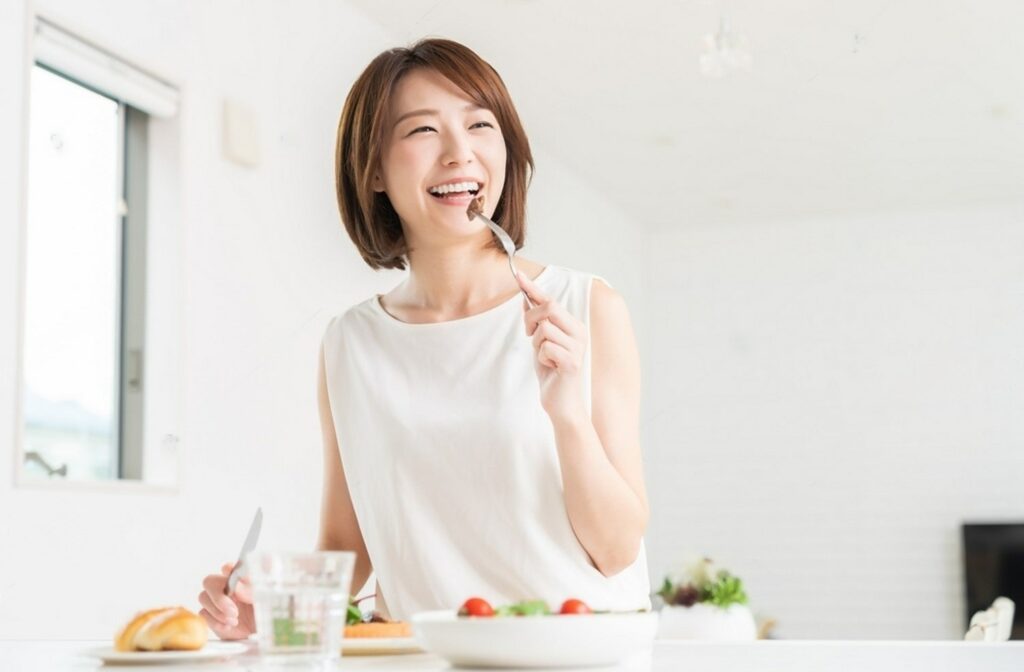 young-attractive-asian-woman-who-eats