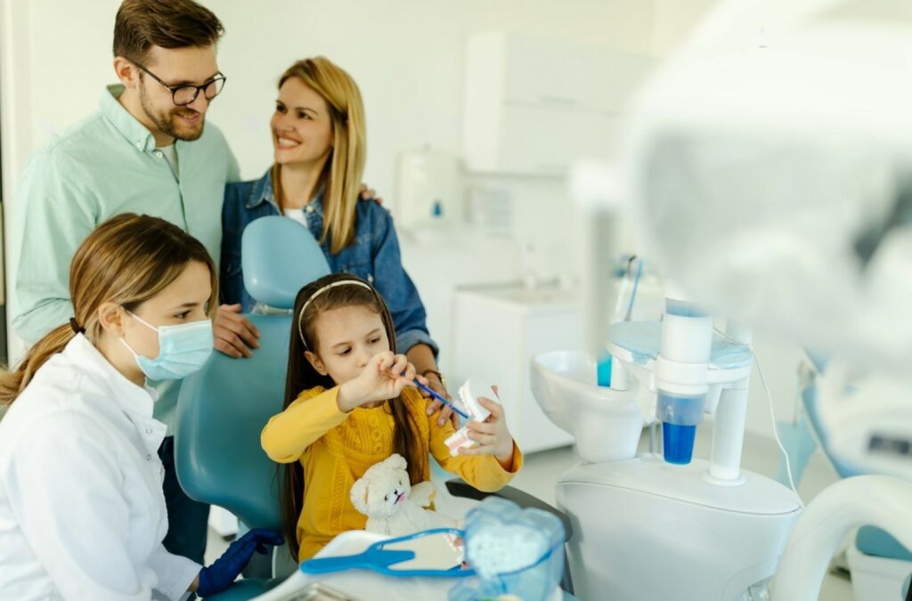 happy-parents-and-child-seeing-pediatric-dentist